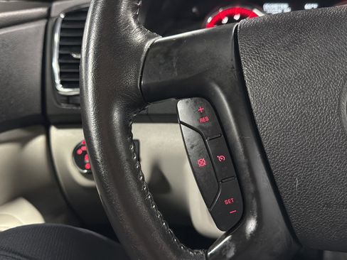 Used 2012 GMC Acadia Denali image 21