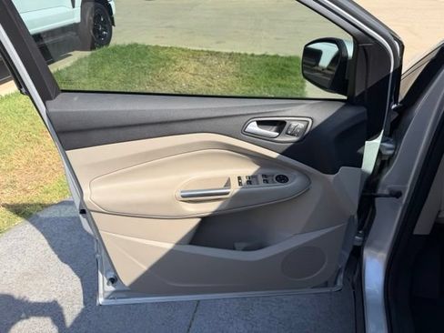 Used 2017 Ford Escape Titanium FWD image 9