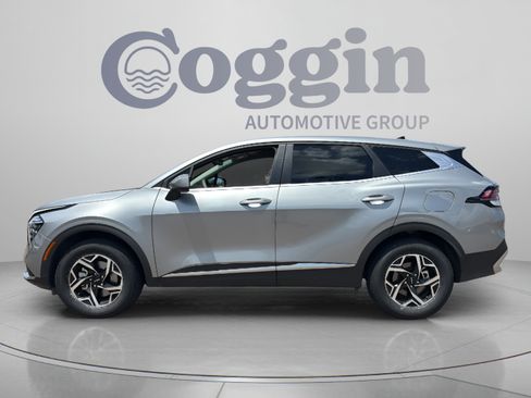 Used 2024 Kia Sportage LX AWD/4WD image 2