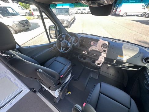 New 2025 Mercedes-Benz Sprinter 4500 image 31