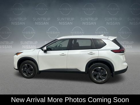 Used 2025 Nissan Rogue SV w/ SV Premium Package FWD image 3