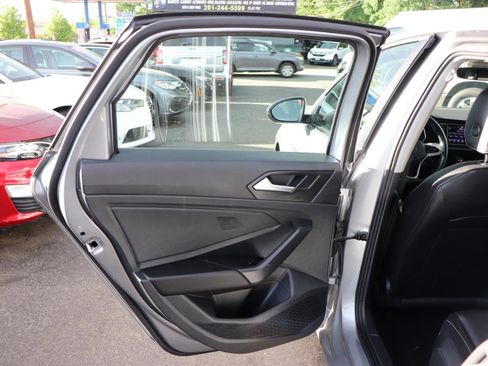 Used 2024 Volkswagen Jetta SE FWD image 23