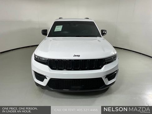 Used 2024 Jeep Grand Cherokee Limited w/ Black Appearance Package AWD/4WD image 2