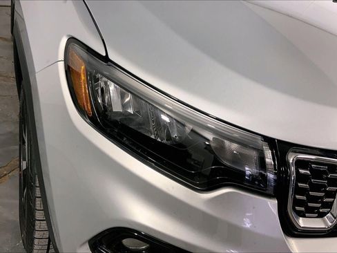 Used 2025 Jeep Compass Limited image 26