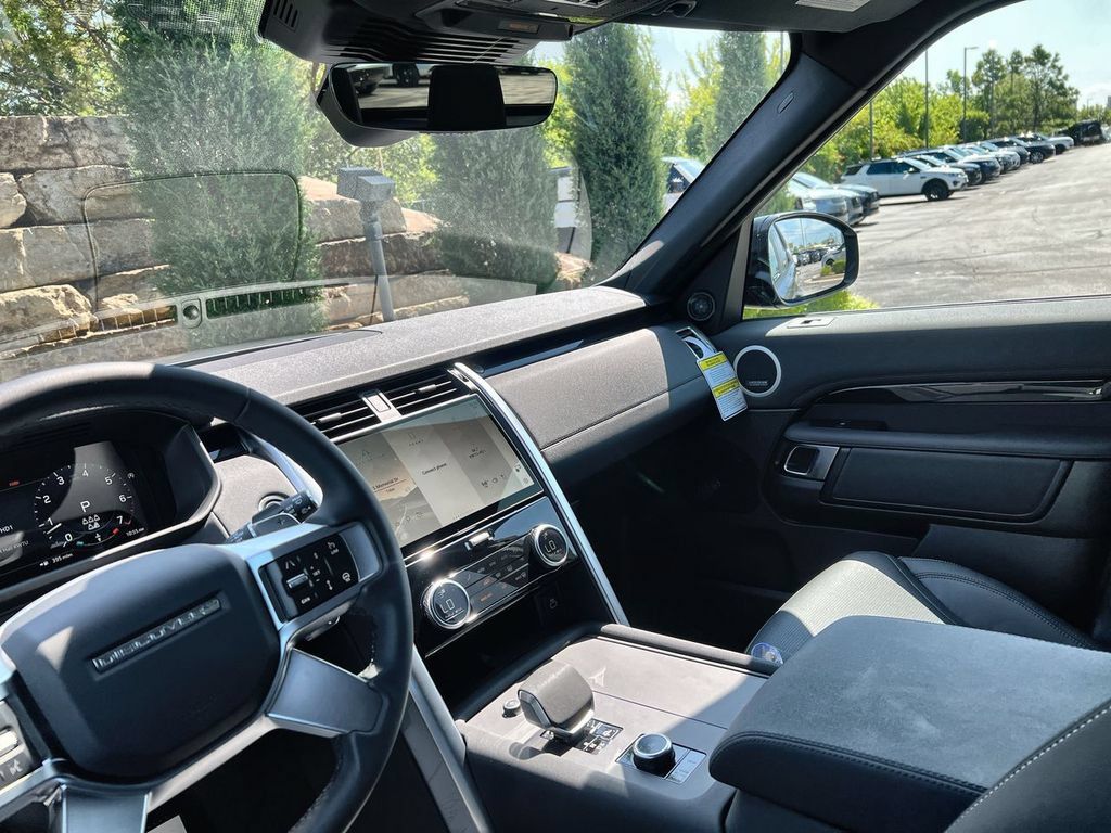 Used 2025 Land Rover Discovery S AWD/4WD image 13