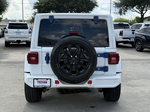 Used 2023 Jeep Wrangler Unlimited Sahara AWD/4WD image 6