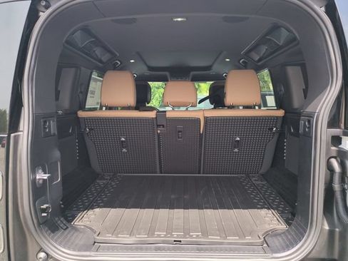 New 2026 Land Rover Defender 110 X-Dynamic SE AWD/4WD image 16