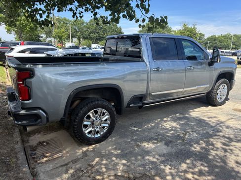 Used 2024 Chevrolet Silverado 2500 High Country w/ High Country Premium Package AWD/4WD image 8
