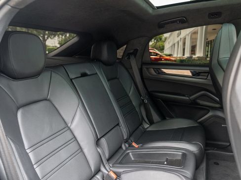 Used 2025 Porsche Cayenne GTS AWD/4WD image 22
