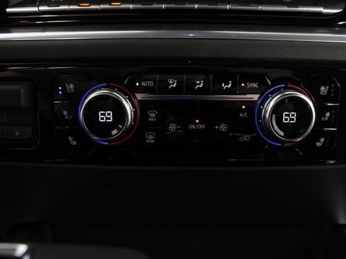 New 2026 GMC Sierra 1500 SLT image 7