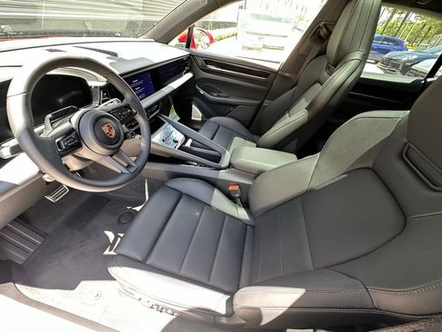 Used 2026 Porsche Macan 4S Electric AWD/4WD image 4
