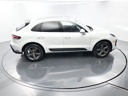 Used 2025 Porsche Macan image 41