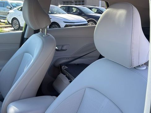 Used 2025 Hyundai Kona Limited image 25