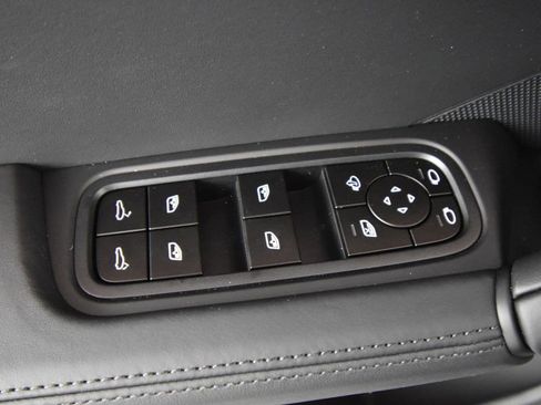 Certified 2026 Porsche Cayenne AWD/4WD image 23