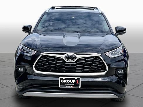 Used 2025 Toyota Highlander Platinum AWD/4WD image 4
