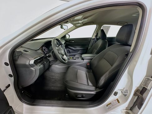 Used 2025 Nissan Altima 2.5 SV FWD image 13