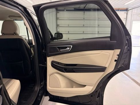 Used 2017 Ford Edge Titanium FWD image 8