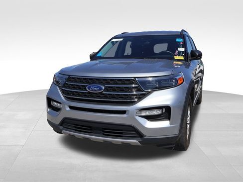 Used 2024 Ford Explorer XLT w/ Equipment Group 202A AWD/4WD image 4