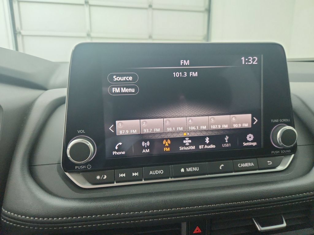 Used 2025 Nissan Rogue SV FWD image 26