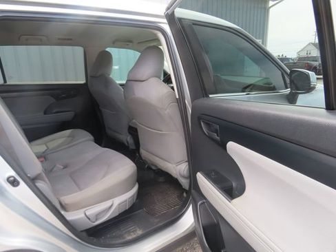 Used 2021 Toyota Highlander L FWD image 26