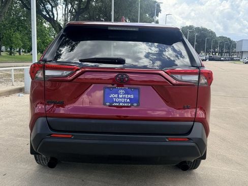 Used 2024 Toyota RAV4 LE FWD image 8