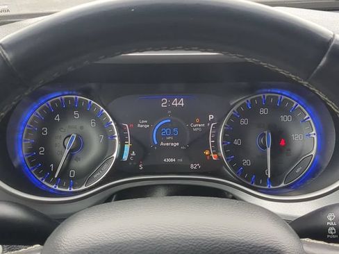 Used 2021 Chrysler Pacifica Touring-L w/ Premium & Safety Sphere Group FWD image 34