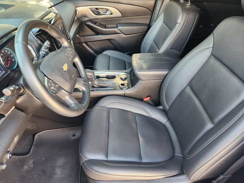 Used 2023 Chevrolet Traverse LT FWD image 4