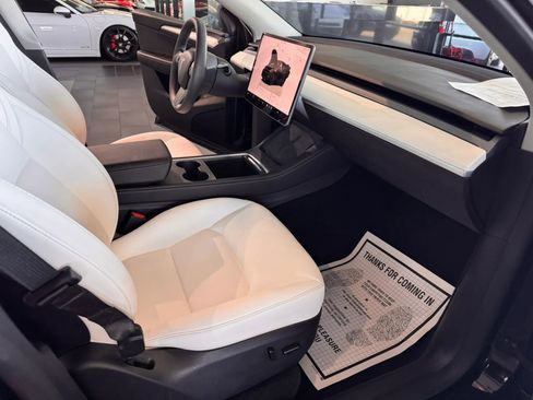 Used 2023 Tesla Model Y Long Range image 12