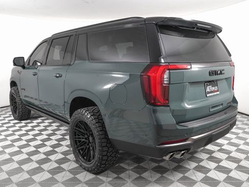 Used 2025 GMC Yukon XL AT4 Ultimate image 8