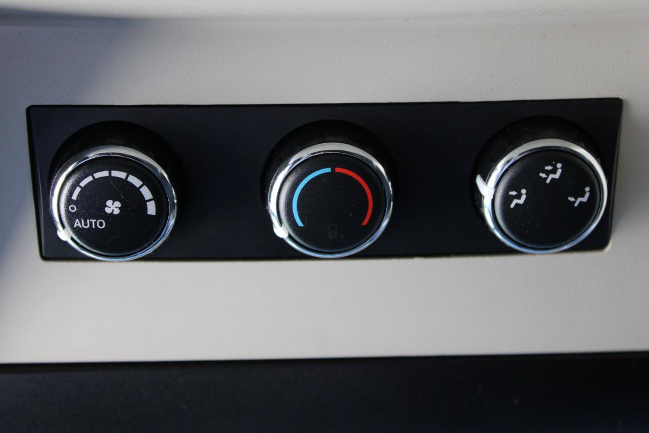Used 2015 Chrysler Town & Country Touring-L w/ Driver Convenience Group FWD image 42
