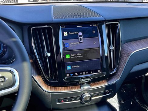 Used 2022 Volvo XC60 B5 Momentum w/ Climate Package image 6