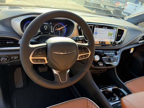 New 2026 Chrysler Pacifica Pinnacle FWD image 2