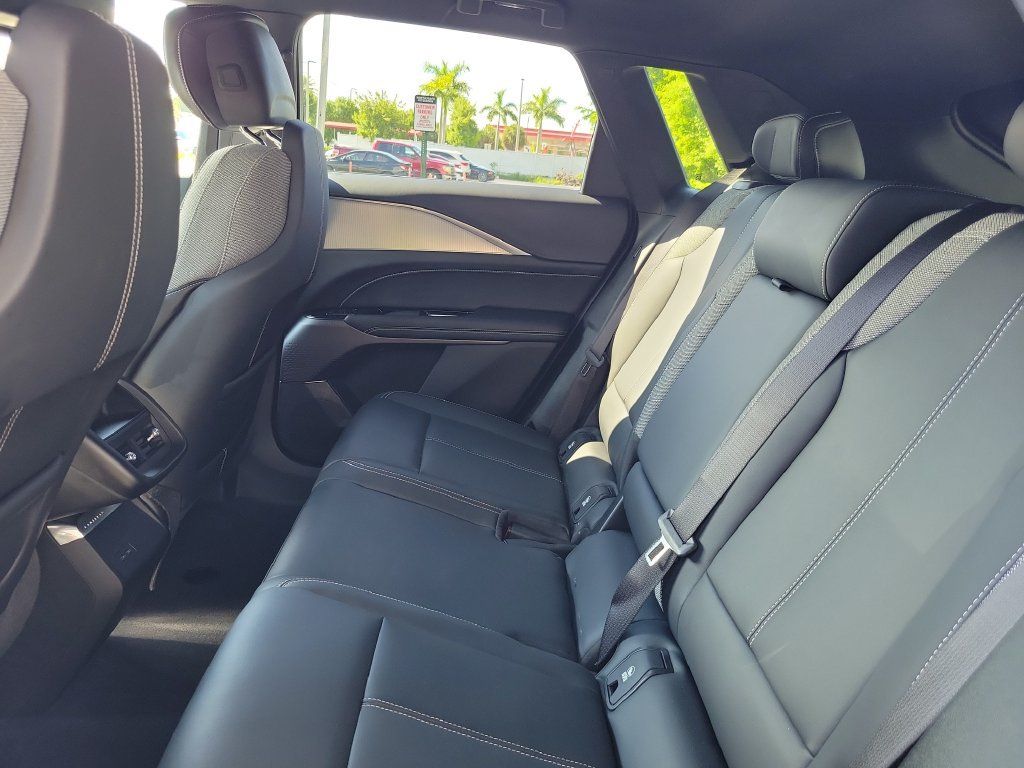 Used 2024 Cadillac Lyriq Tech RWD image 14