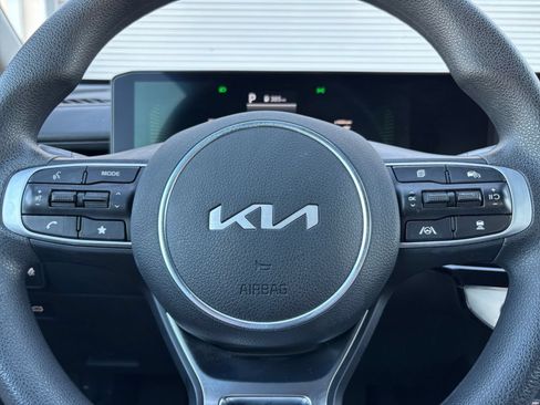 Used 2025 Kia K5 LXS FWD image 27