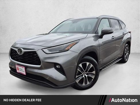 Certified 2026 Toyota Highlander XLE AWD/4WD image 1
