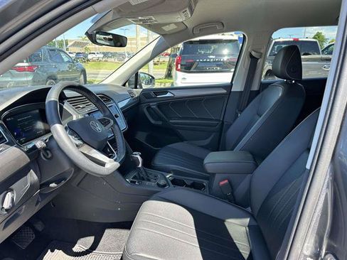 Used 2023 Volkswagen Tiguan SE AWD/4WD image 35