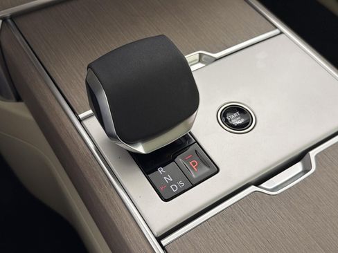 New 2026 Land Rover Range Rover SE image 16