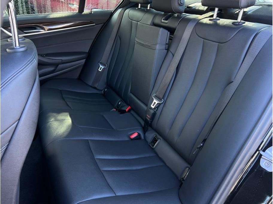 Used 2018 BMW 530i RWD image 9