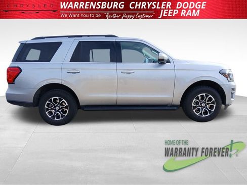 Used 2024 Ford Expedition XLT image 2