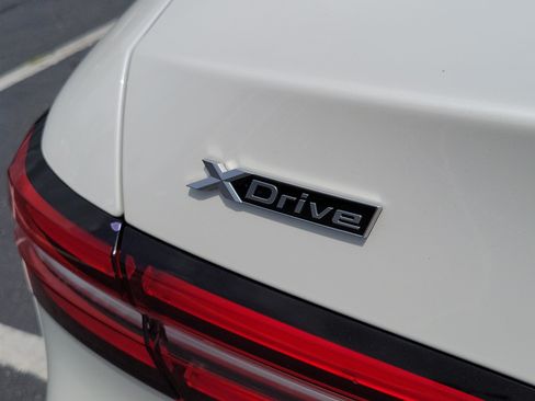 Used 2024 BMW 530i xDrive AWD/4WD image 8
