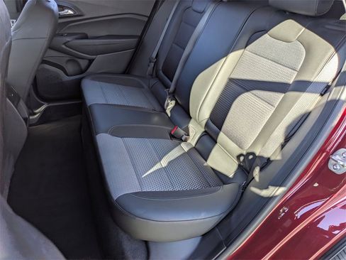 Used 2025 Chevrolet Trax LT w/ LT Convenience Package image 25