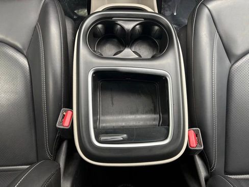 Used 2023 Chrysler Pacifica Touring-L FWD image 17