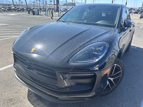 Certified 2022 Porsche Macan AWD/4WD image 1