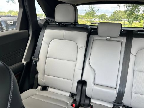 Used 2023 Ford Escape Platinum AWD/4WD image 12