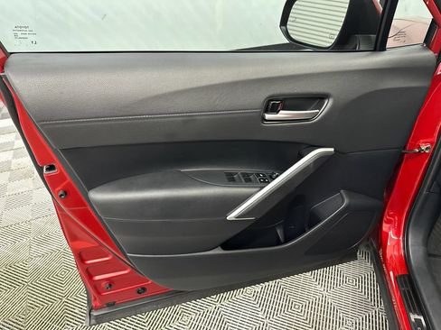 Used 2024 Toyota Corolla Cross XLE FWD image 11