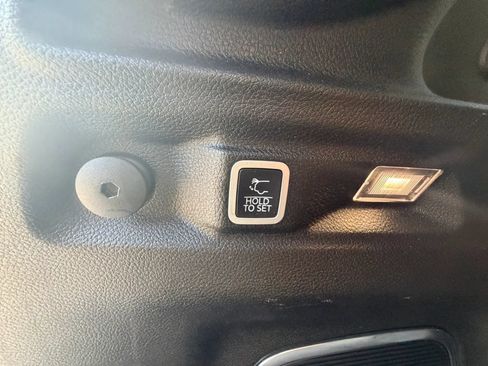 Used 2021 Jeep Grand Cherokee L Limited w/ Luxury Tech Group II AWD/4WD image 31