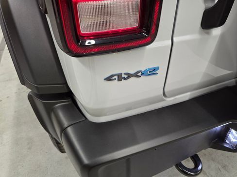 Used 2025 Jeep Wrangler Sport S image 5