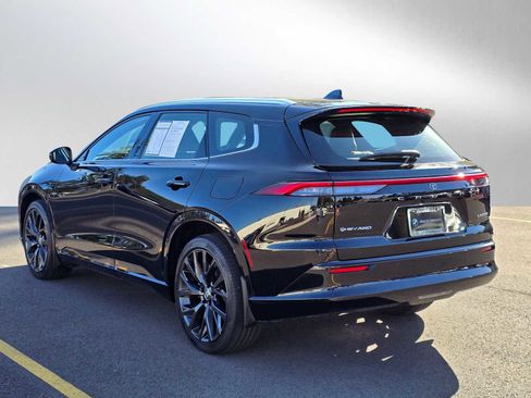 Used 2025 Toyota Crown Signia w/ Advanced Technology Package image 5