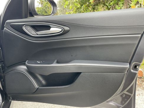 Used 2017 Alfa Romeo Giulia RWD image 28