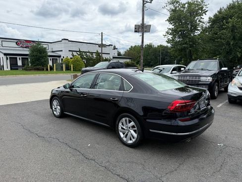 Used 2018 Volkswagen Passat 2.0T SE FWD image 5